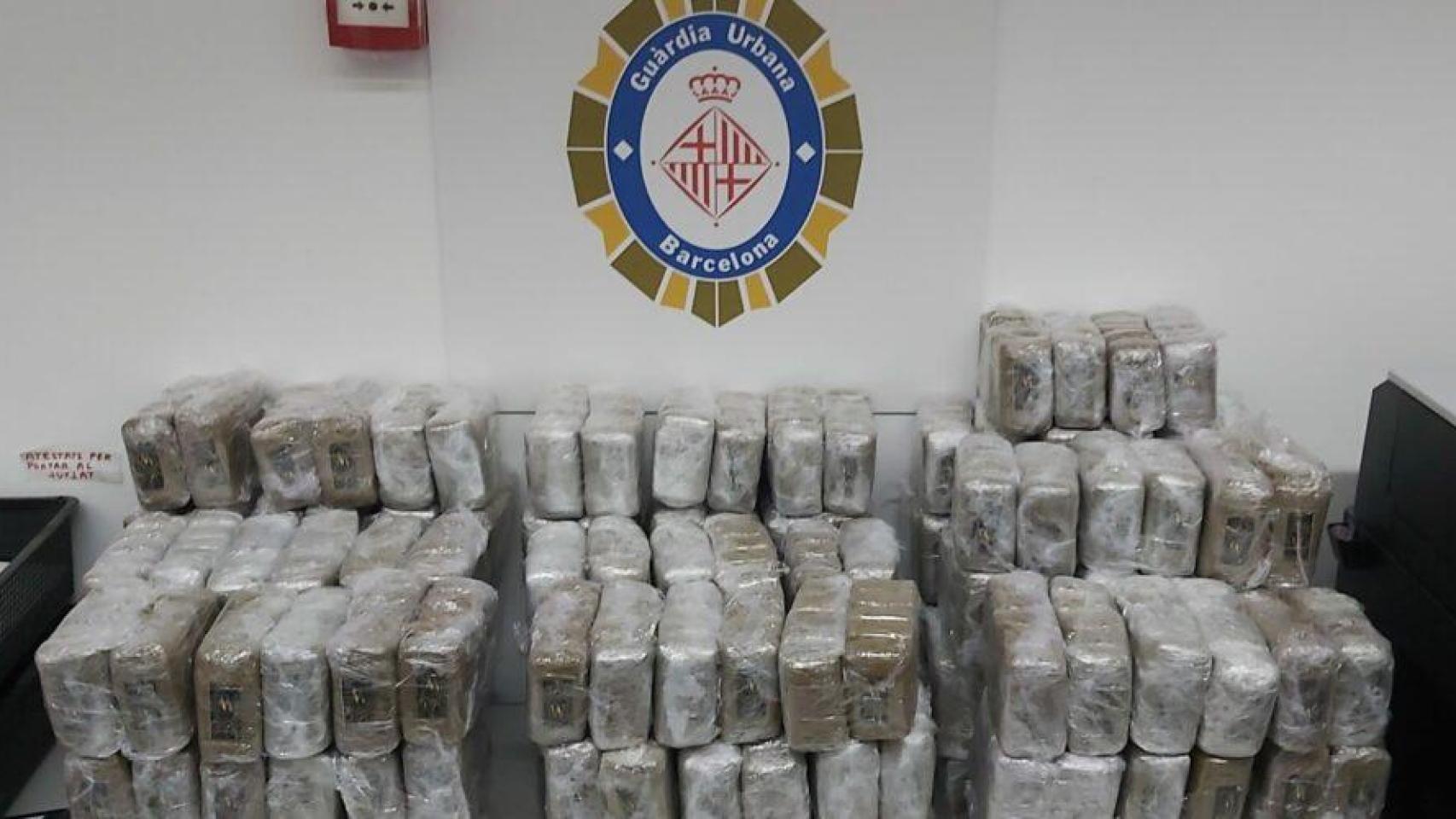 Intervenidos 96 kilos de hachís en un vehículo VTC