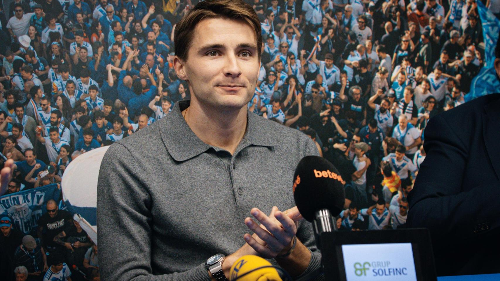 El jugador Salva Ferrer en rueda de prensa