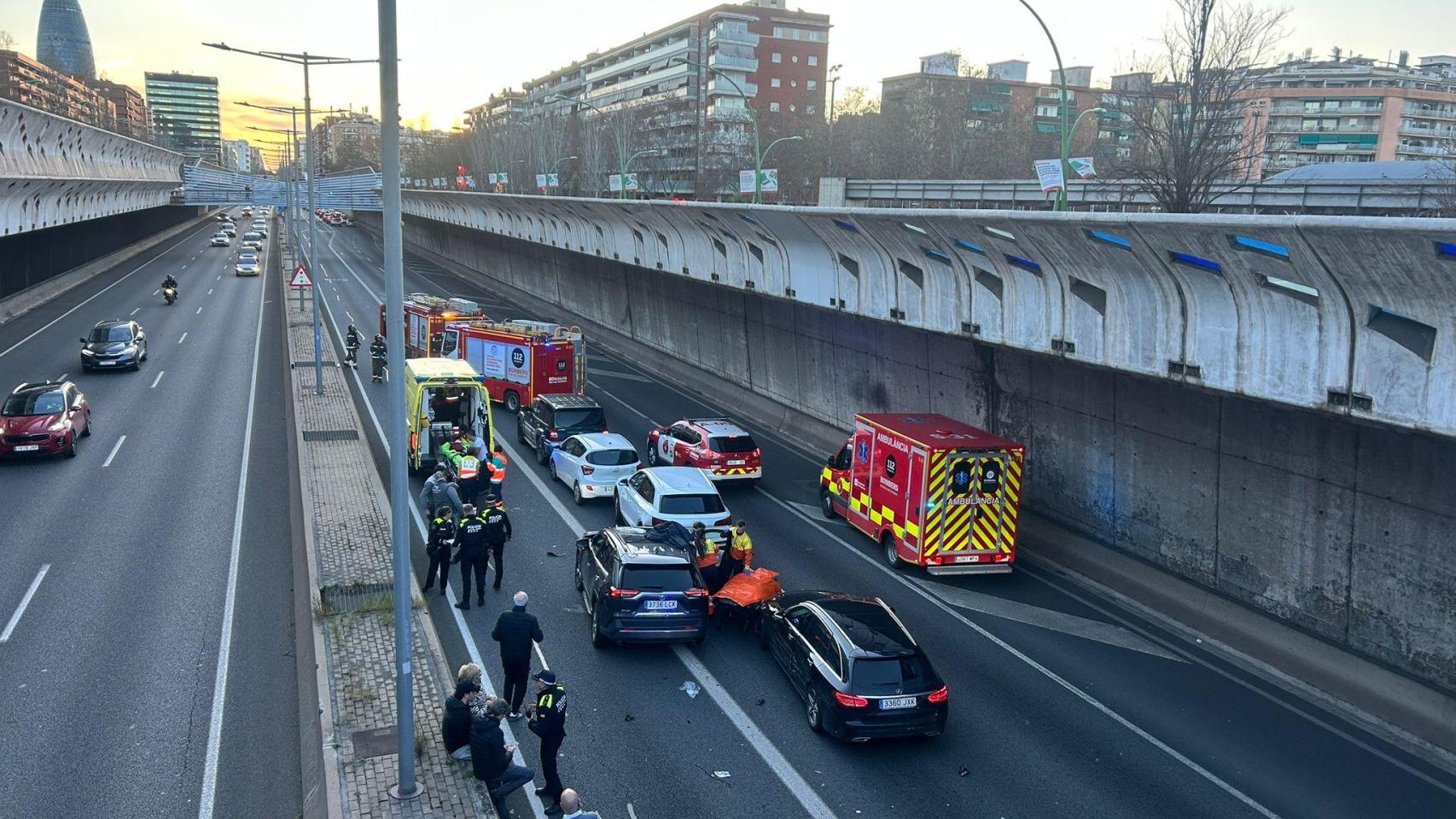 Accidente múltiple en Barcelona: siete vehículos colisionan en la Gran Via