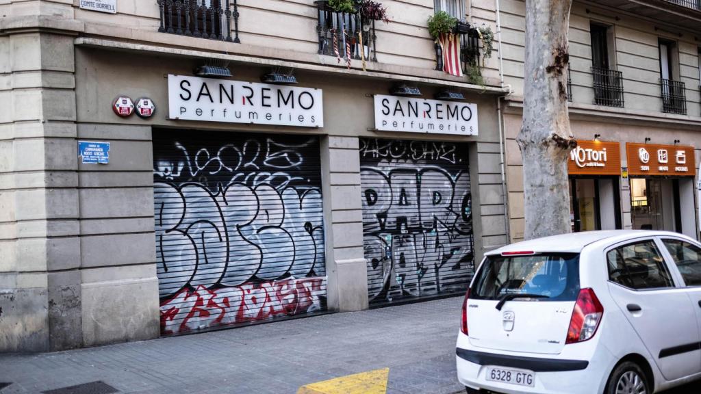 Una botiga de Perfumeries San Remo de Barcelona, tancada a data de 4 de febrer
