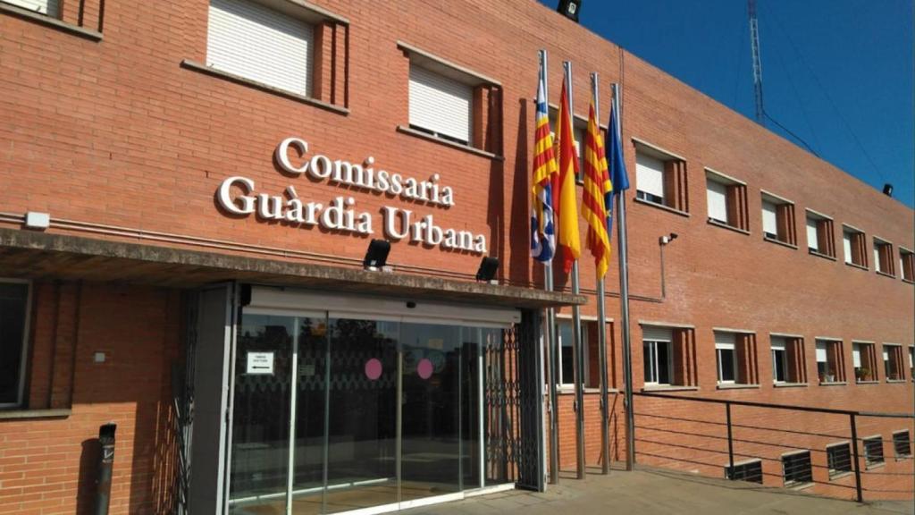 Exterior de la comisaría de la Guardia Urbana de Badalona