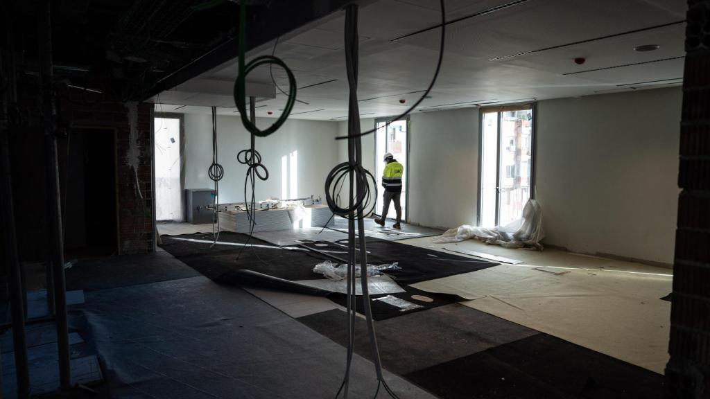 Interior de las obras de la nueva comisaría de la Policía Local de Santa Coloma