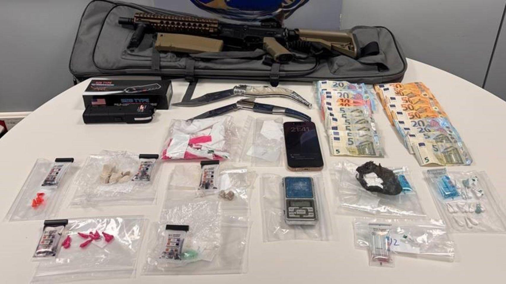 Desmantelado un punto de venta de cocaína y heroína en el barrio de la Mina de Sant Adrià