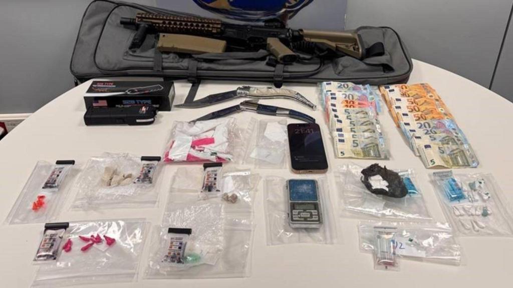 Desmantelado un punto de venta de cocaína y heroína en el barrio de la Mina de Sant Adrià