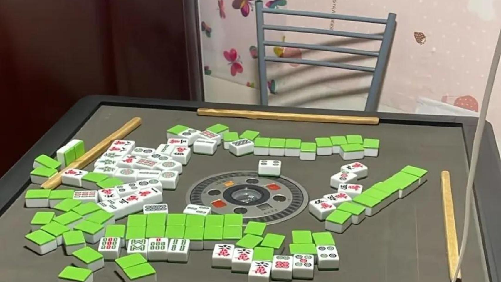 Interior del local intervenido por juego ilegal en Fondo