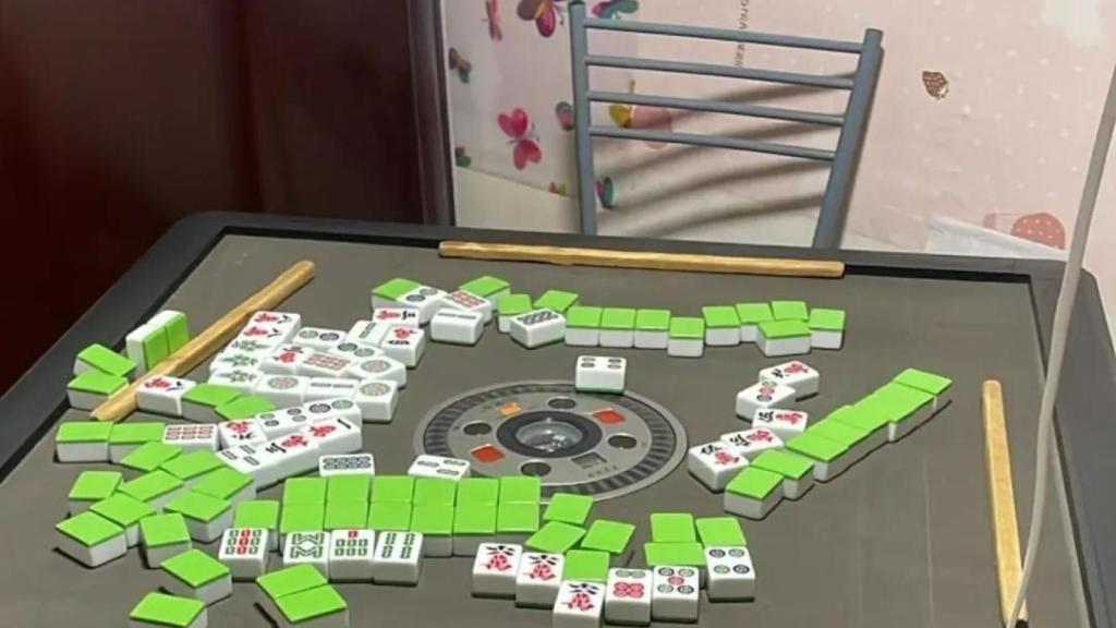 Interior del local intervenido por juego ilegal en Fondo