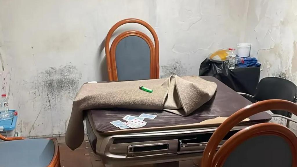 Interior del local intervenido por juego ilegal en Fondo