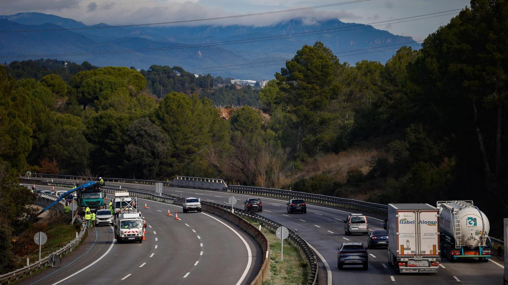 Vehículos circulando por la AP-7