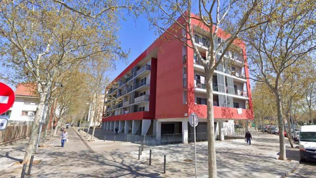 Fachada de la promoción de viviendas protegidas del Sud-Remolar en El Prat