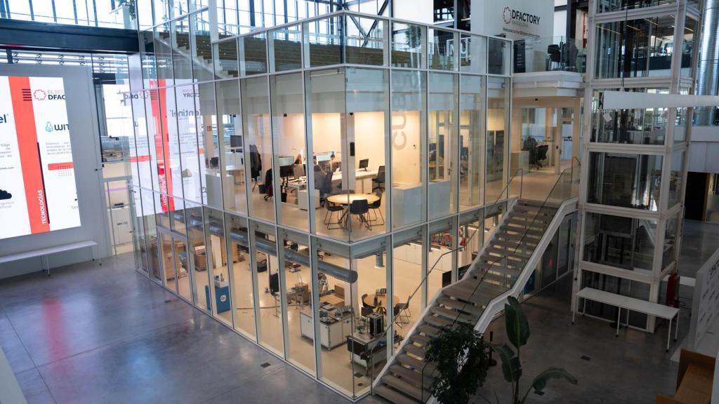 Interior del D-Factory en la Zona Franca