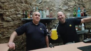 Juan Antonio, copropietario del Open Bar del Triángulo Golfo: "Barcelona es muy desfavorable para montar negocios"