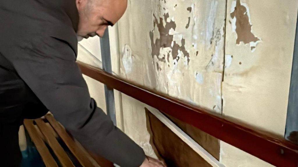 Sirera denuncia el estado deplorable del campo de fútbol base del Sant Andreu