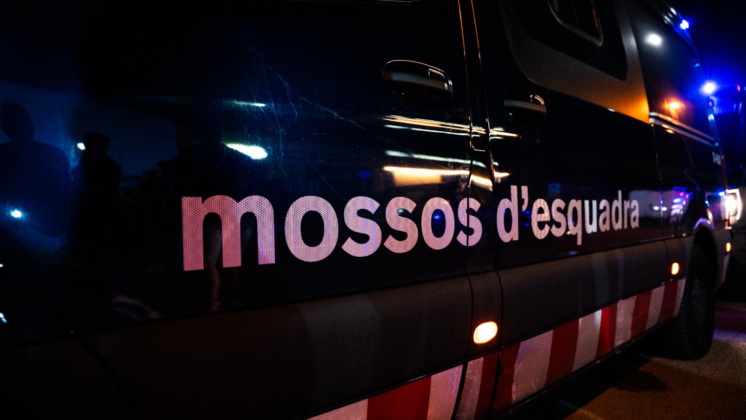 Un cotxe dels Mossos d'Esquadra de nit en una imatge d'arxiu