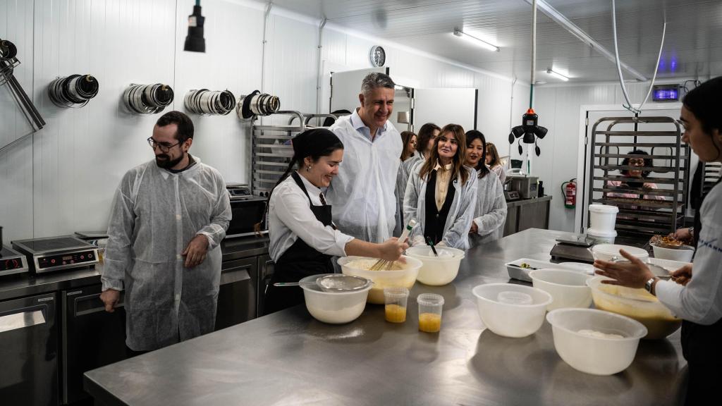 Albiol visita el nou centre de producció de Hofmann a Badalona