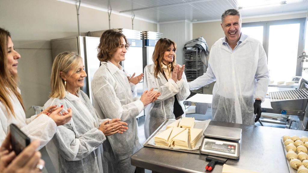 Xavier García Albiol, alcalde de Badalona, junto a Silvia y Filippo Hofmann
