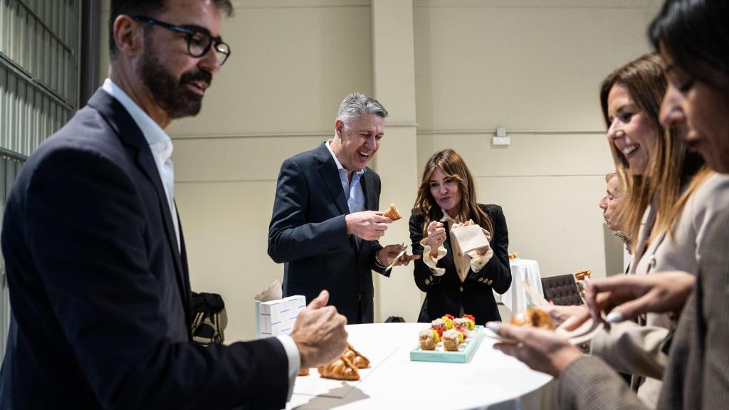 Xavier García Albiol, alcalde de Badalona, junto a Silvia Hofmann
