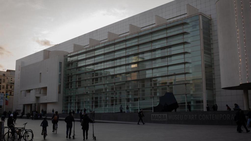 Archivo - Plaza del Museu d'Art Contemporani de Barcelona (Macba), el 14 de abril de 2021 en Barcelona