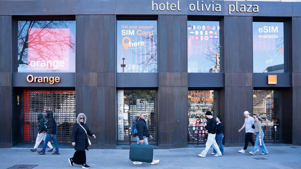 Tienda de Orange en los bajos del Olivia Plaza Hotel de plaza Catalunya