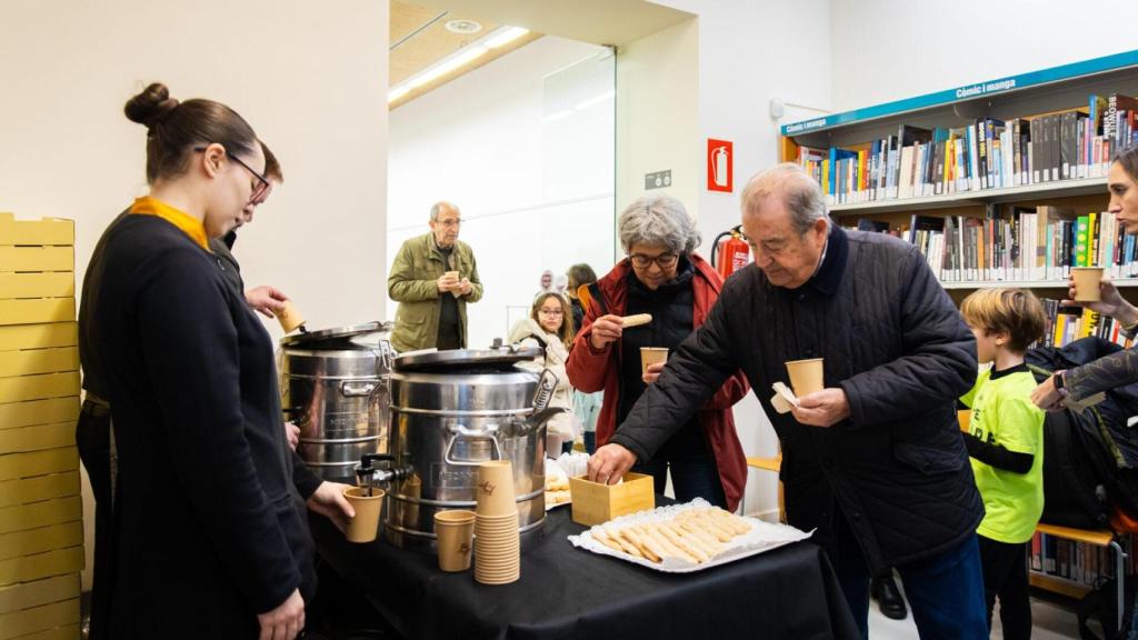 La Biblioteca Clarà de Barcelona reabre tras 10 meses de obras para mejorar el equipamiento