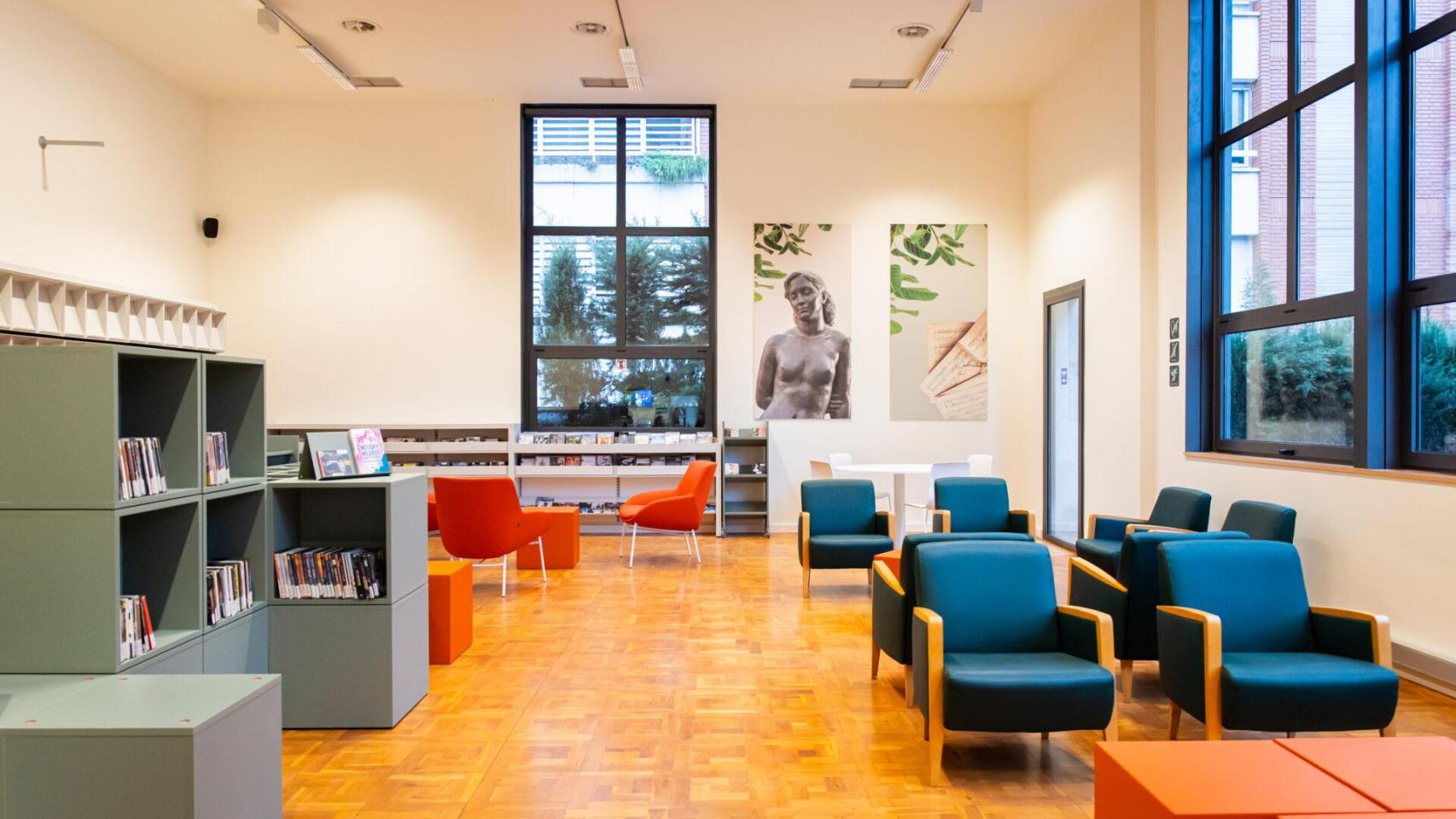 Barcelona reabre una biblioteca en las Tres Torres