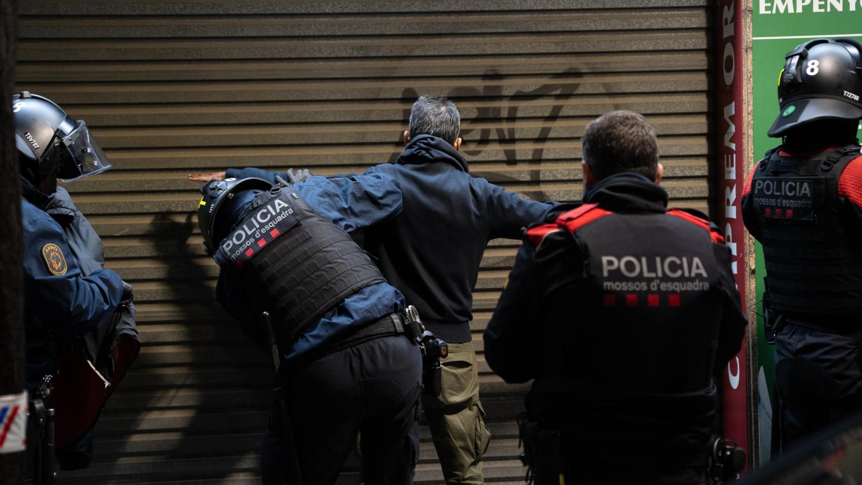 Los Mossos d'Esquadra identifican a una persona en una imagen de archivo