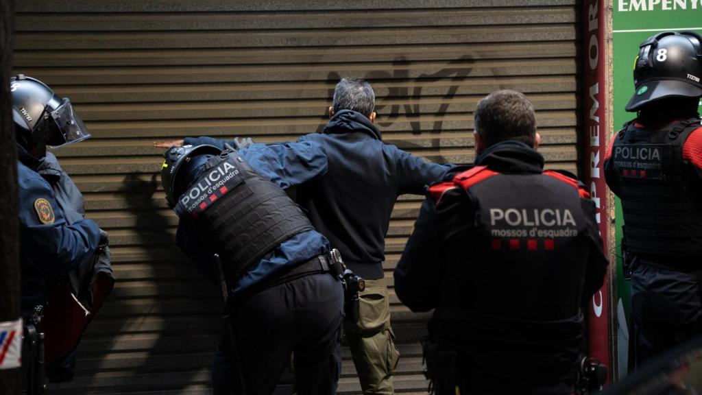 Los Mossos d'Esquadra identifican a una persona en una imagen de archivo