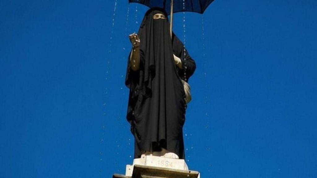 El PP tapa estatuas de Barcelona con burkas usando la IA
