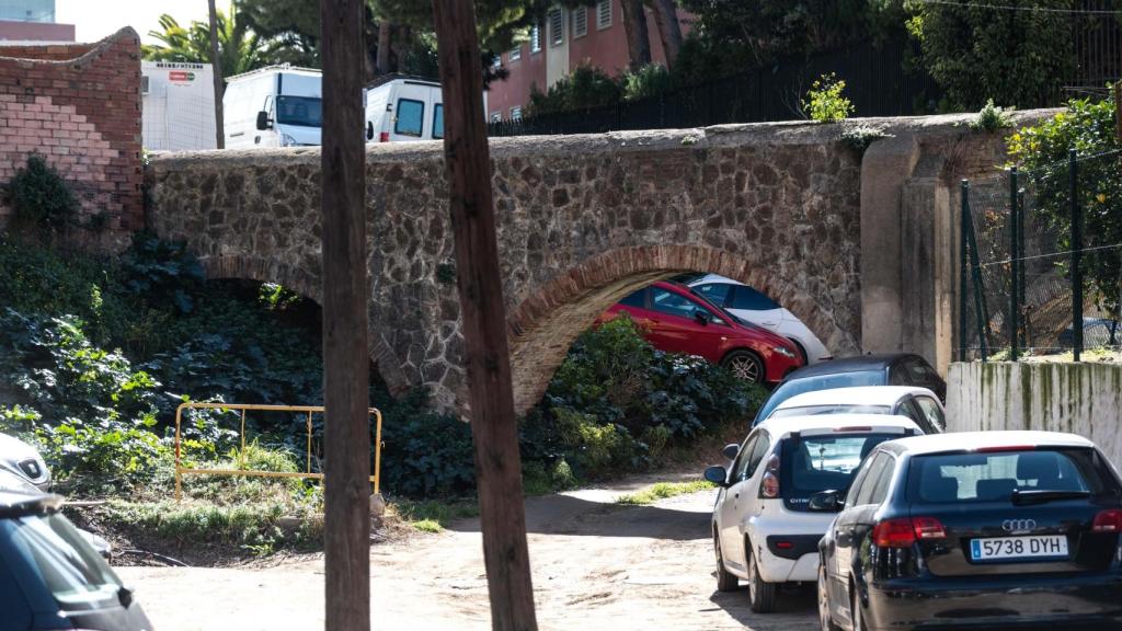 Acueducto histórico del parque central de Nou Barris