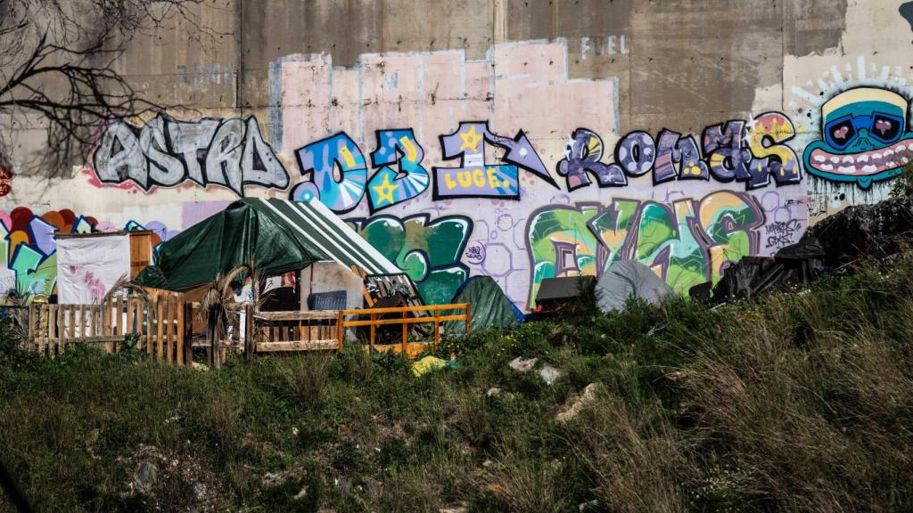 Zona verde conquistada por el asentamiento en la plaza Karl Marx, entre Horta y Nou Barris