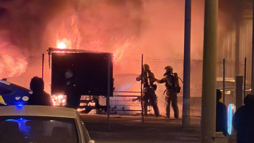 Incendio en el Alcampo de Sant Adrià de Besòs