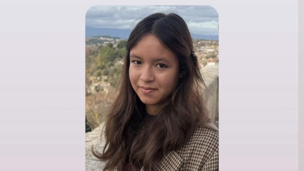 Cartel de la menor que ha desaparecido en El Carmel