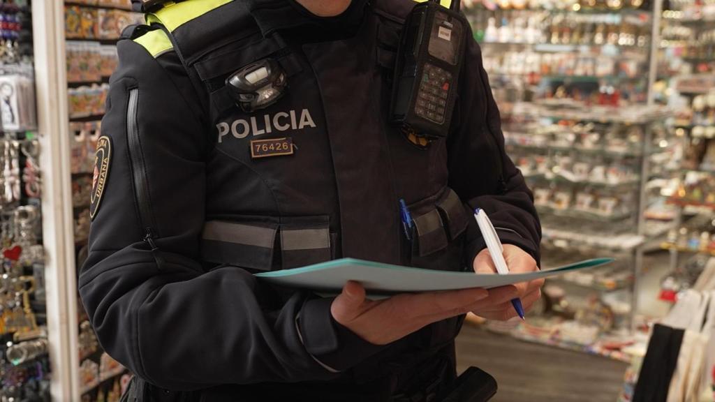 Una redada destapa 400 infracciones y cierra cinco locales en Barcelona