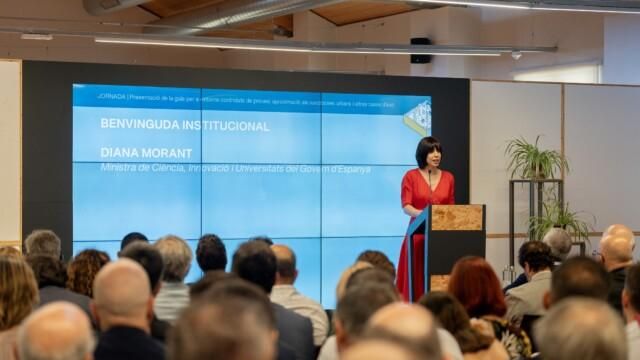 Diana Morant, ministra de Ciència, Innovació i Universitats, durant una ponència emmarcada en l'elaboració de l'Ordenança