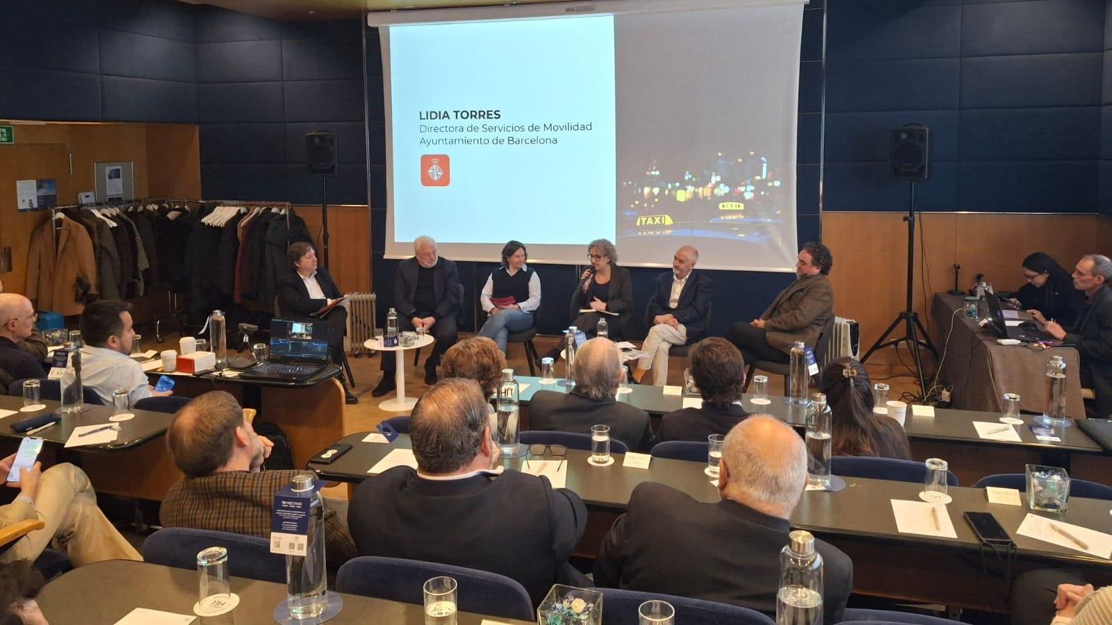 Ponentes en el foro 'El taxi, pieza clave para la movilidad urbana'