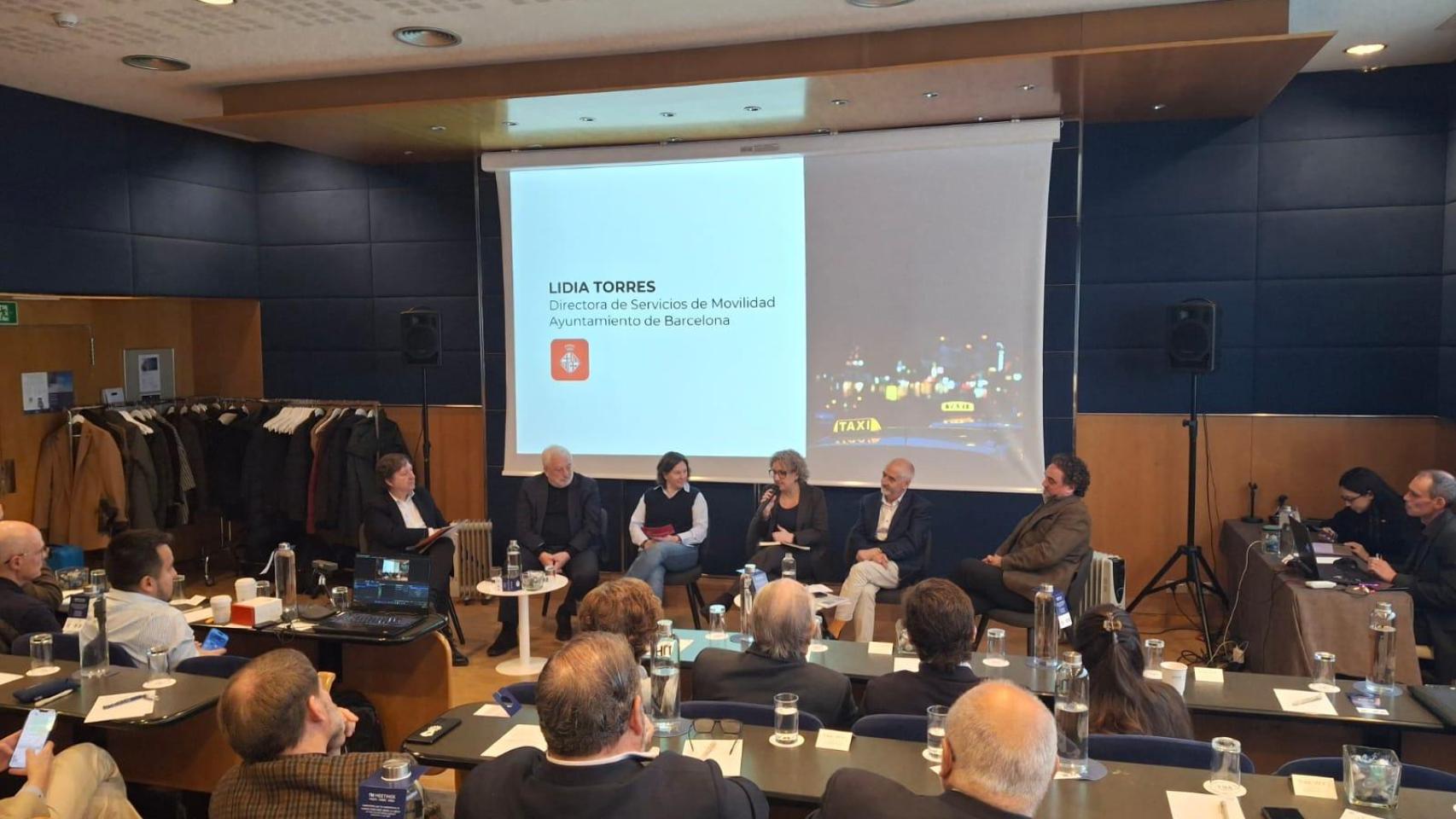 Ponentes en el foro 'El taxi, pieza clave para la movilidad urbana'