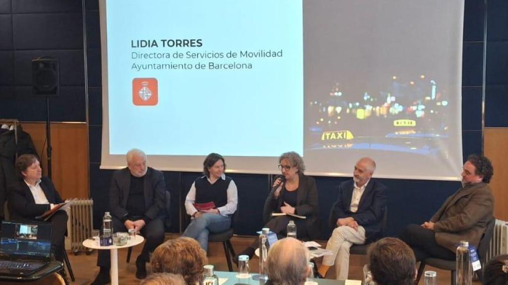 Ponentes en el foro 'El taxi, pieza clave para la movilidad urbana'