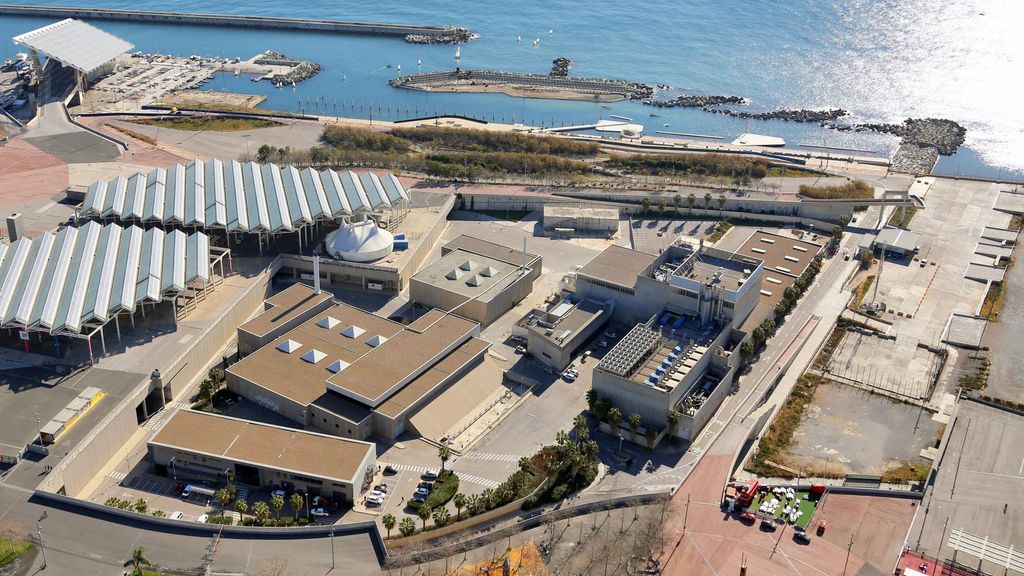 La depuradora del Besòs, situada entre Sant Adrià de Besòs i Barcelona