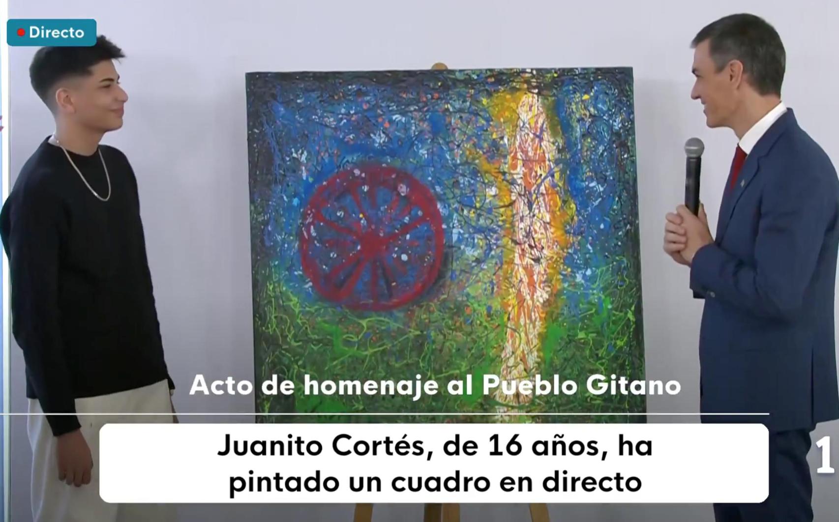 Juanito Cortés y Pedro Sánchez durante el acto de homenaje al pueblo gitano