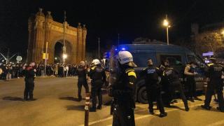 Caos en Barcelona por una concentración inexistente: 3.000 curiosos, cero 'therians' reales y cinco detenidos