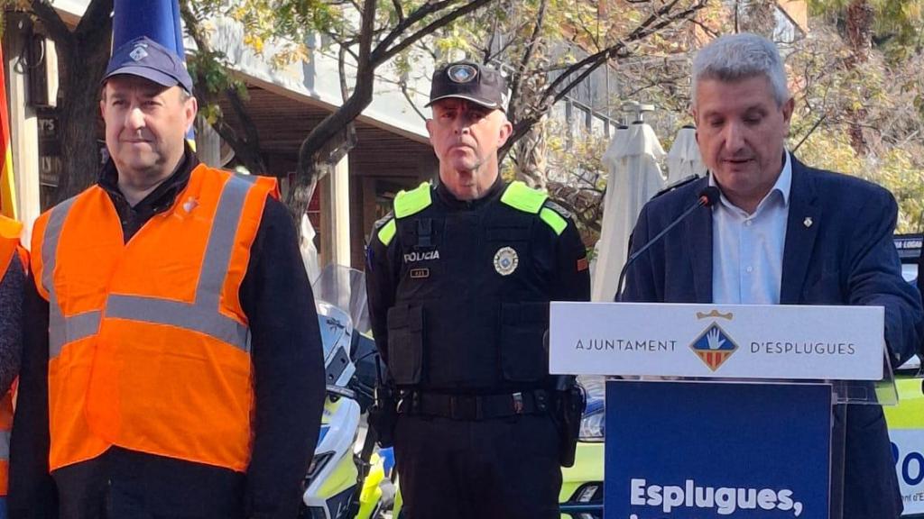 L'alcalde d'Esplugues; Eduard Sanz, presenta el Cos de Serenos