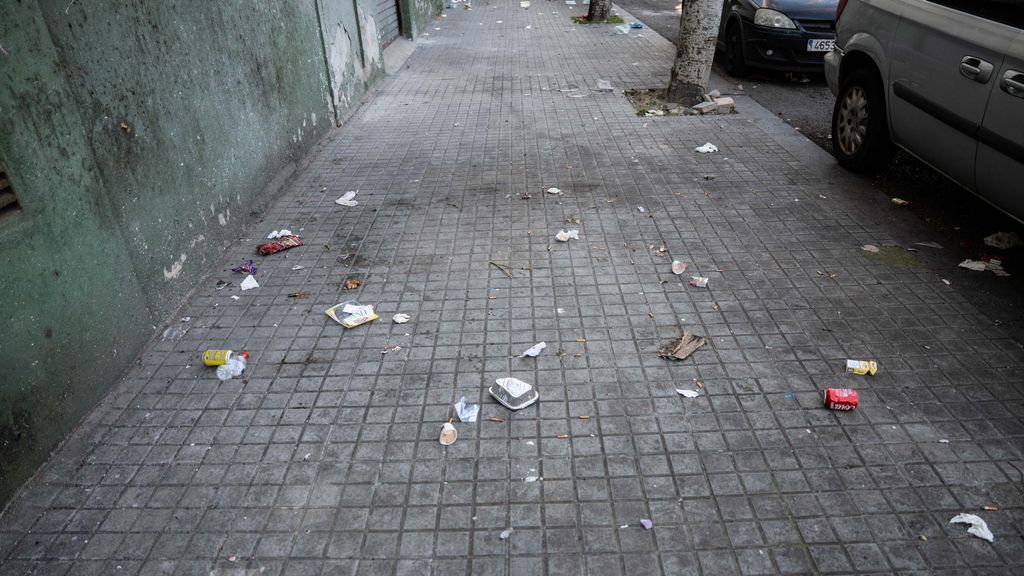 Brutícia del carrer Estrelles del barri de la Mina
