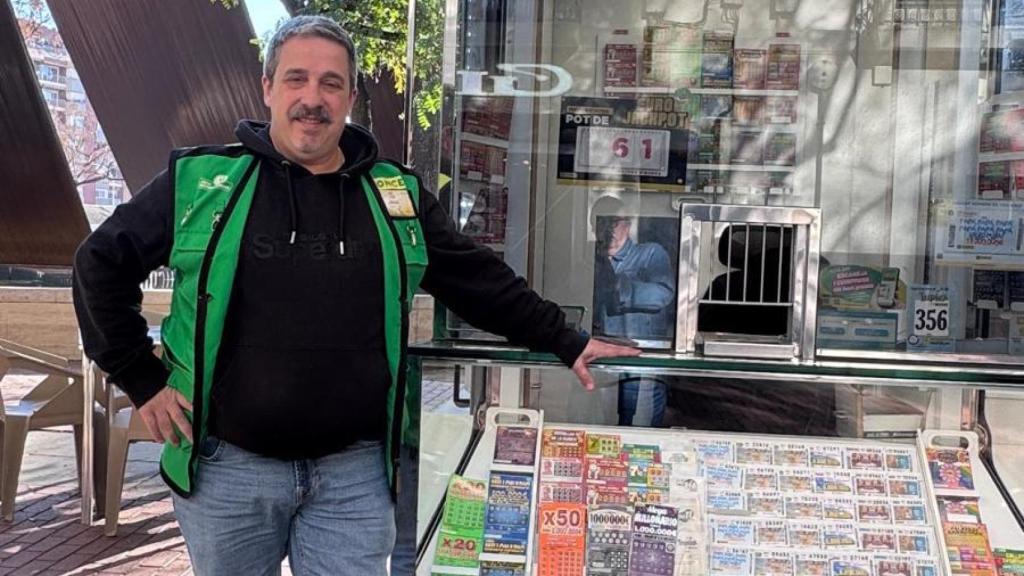 Juan Marcelo Gómez, el agente de la ONCE que ha repartido 1,5 millones de euros en el barrio de Navas de Barcelona con el 'Sueldazo' del Fin de Semana