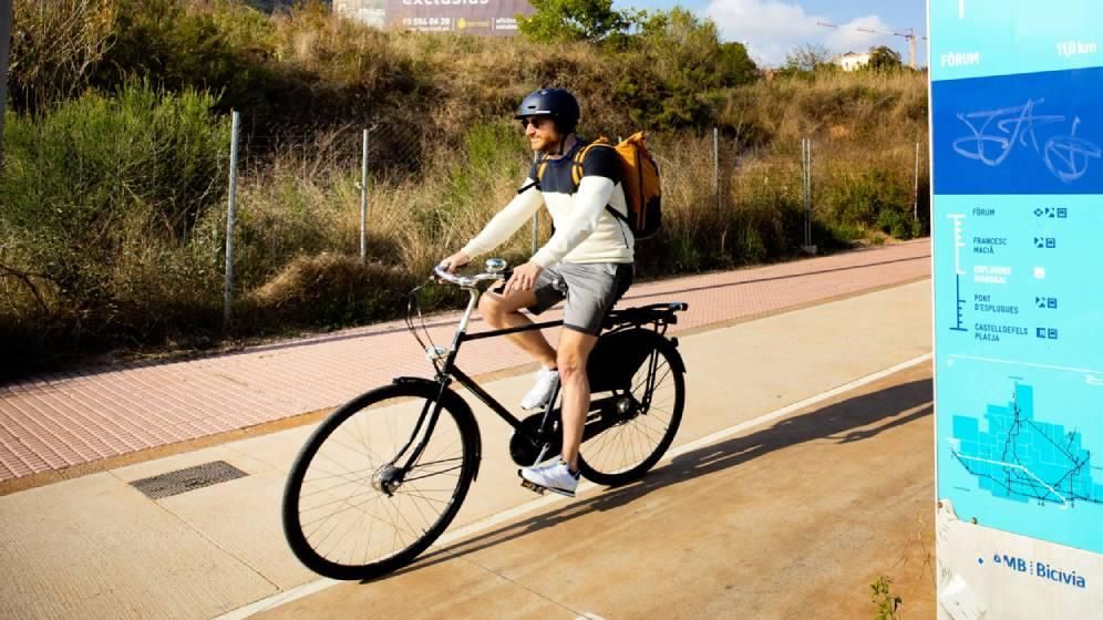 Ciclista a l'àrea metropolitana de Barcelona