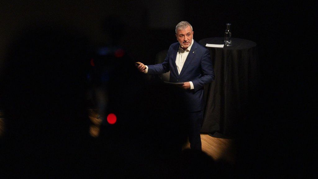 El alcalde de Barcelona, Jaume Collboni, durante el acto 'L'alcalde respon'