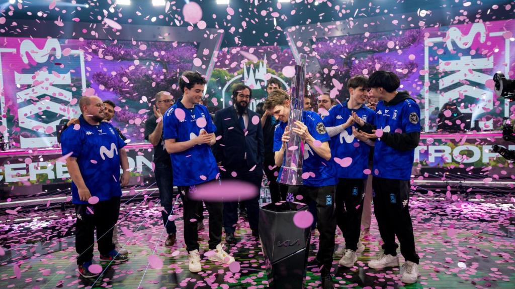L'equip Movistar KOI durant una celebració l'any anterior