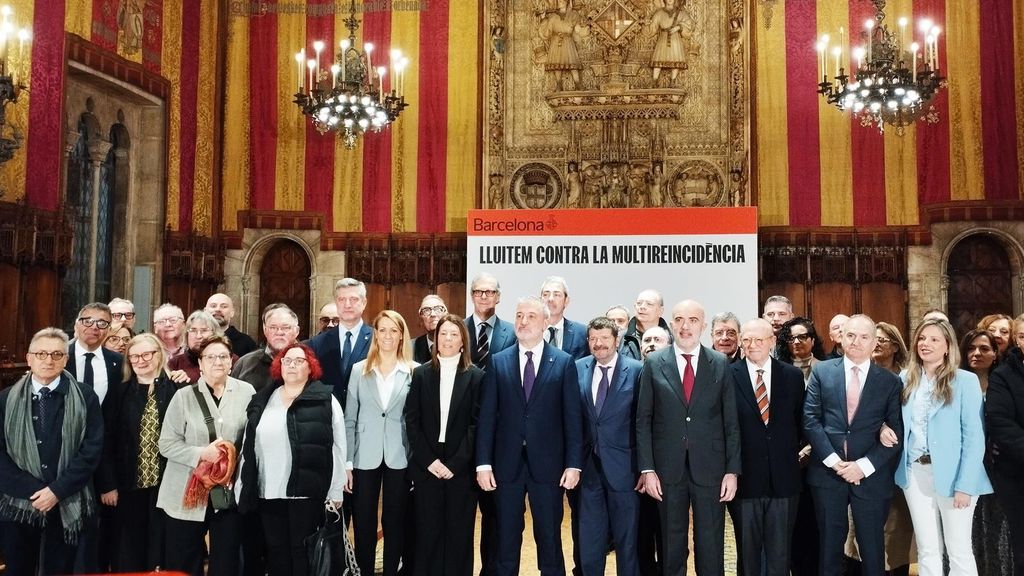 Partidos y entidades en el acto en favor de la reforma de la ley contra la multirreincidencia.