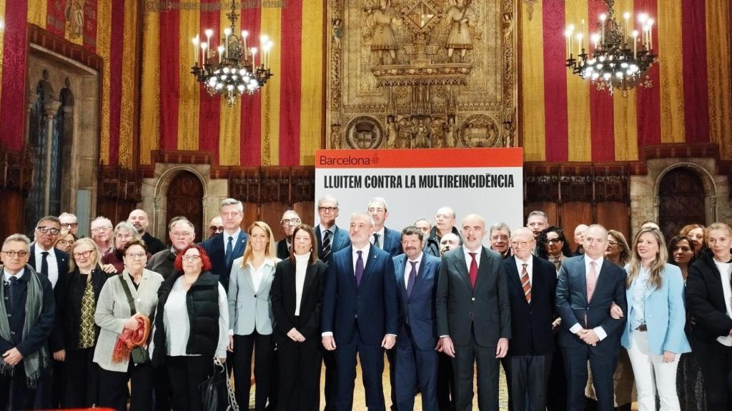 Partidos y entidades en el acto en favor de la reforma de la ley contra la multirreincidencia.