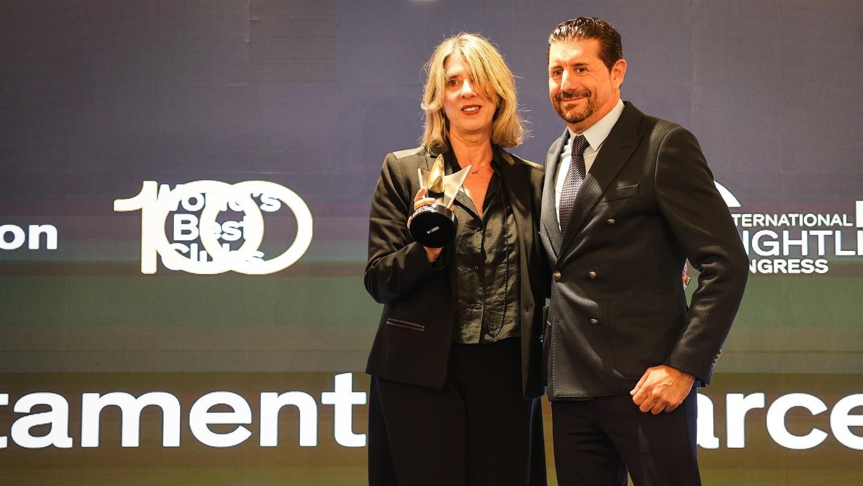 La comisionada de la Nit de Barcelona, Carmen Zapata, y el secretario general de Fecasarm, Joaquim Boadas