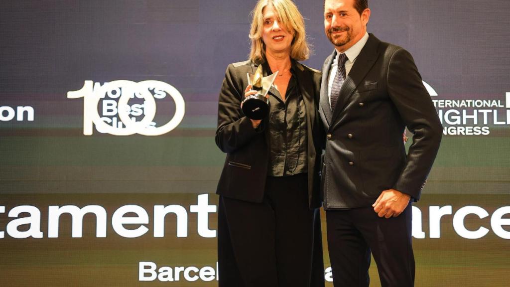 La comisionada de la Nit de Barcelona, Carmen Zapata, y el secretario general de Fecasarm, Joaquim Boadas