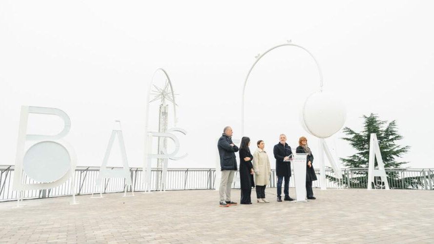 Collboni en la inauguración del nuevo plan de actividades del Tibidabo